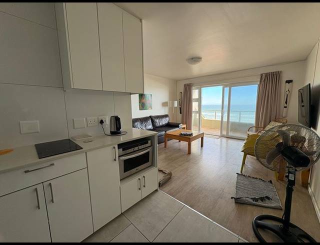 1 BEDROOM PROPERTY TO RENT IN BLOUBERG BEACHFRONT